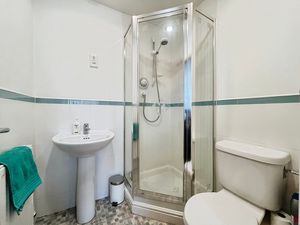 En suite- click for photo gallery